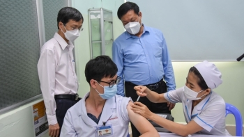 Khẩn trương triển khai tiêm vaccine phòng Covid-19 xong trước ngày 15/5/2021