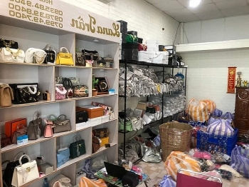 Đà Nẵng: Phát hiện kho hàng chứa số lượng lớn túi xách nhập lậu