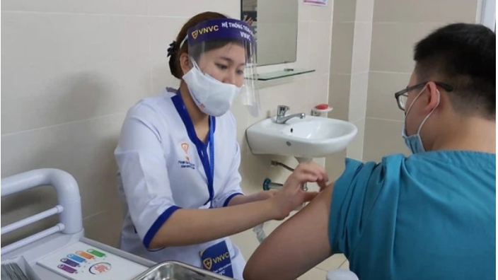 Bộ Y tế: Hơn 66.000 người Việt tiêm vắc xin COVID-19