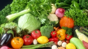 Giá rau củ quả hôm nay 18/4: Trái cây, rau củ lên kệ giá tốt