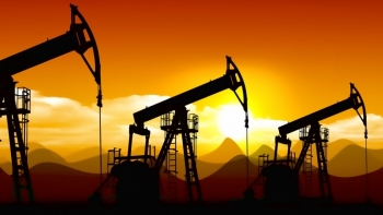 Giá xăng dầu hôm nay 24/4: Đà tăng chưa dừng