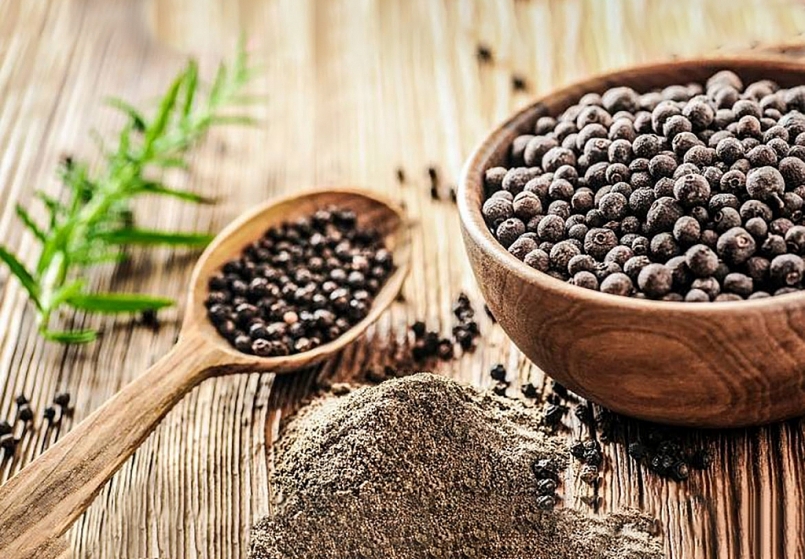 Giá hồ tiêu hôm nay 24/4: Đồng loạt giảm sâu