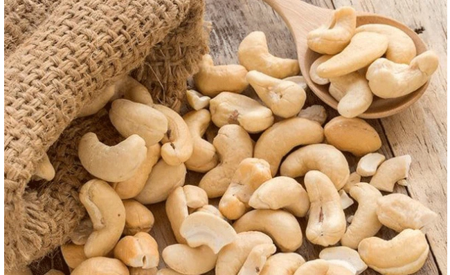 Giá điều thô giảm do mưa lớn kéo dài