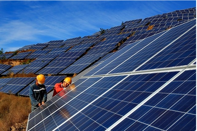 Hoa Kỳ khởi xướng điều tra với tấm pin năng lượng mặt trời nhập từ Việt Nam