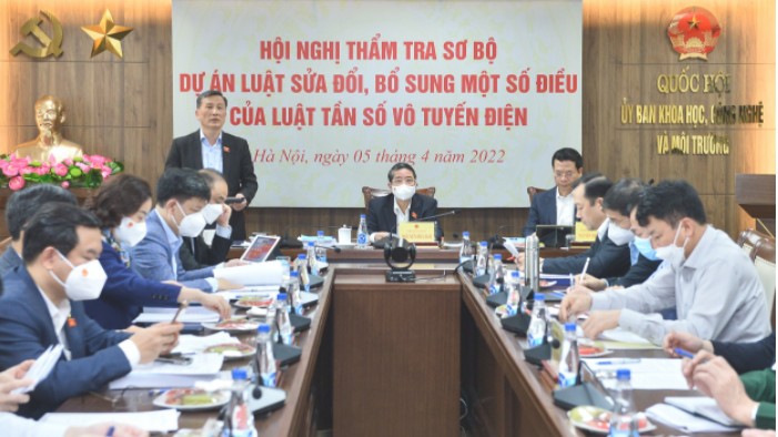 Thẩm tra sơ bộ dự án Luật sửa đổi, bổ sung một số điều của Luật Tần số vô tuyến điện