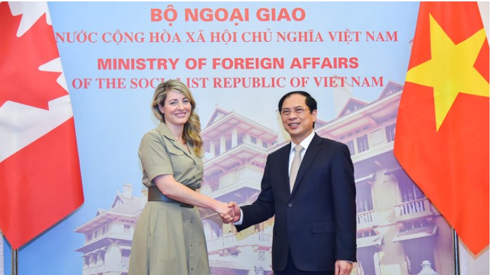 Đề nghị Canada sớm công nhận hộ chiếu vaccine của Việt Nam