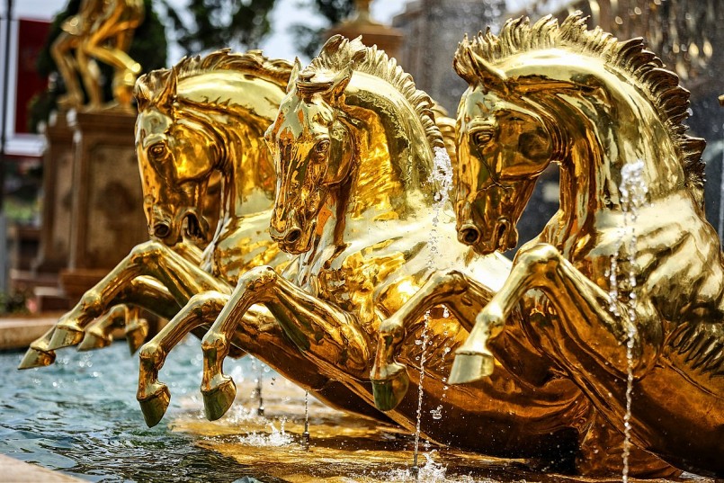 Những tác phẩm điêu khắc tinh xảo tại Thác Thần Mặt trời Những tác phẩm điêu khắc tinh xảo tại Thác Thần Mặt trời