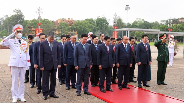 Lãnh đạo Đảng, Nhà nước viếng Chủ tịch Hồ Chí Minh nhân 47 năm Ngày thống nhất đất nước
