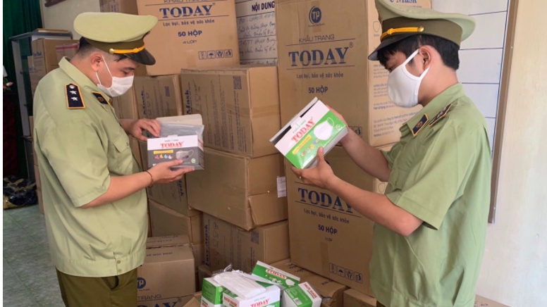 Phú Yên: Tạm giữ lượng lớn khẩu trang và  sữa bột không có giấy tờ hợp pháp