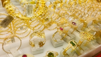 Giá vàng hôm nay 8/5: Tiếp đà tăng mạnh