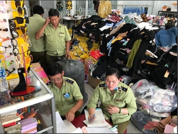 Long An: Phát hiện hơn 2.700 sản phẩm hàng hóa không rõ nguồn gốc, xuất xứ