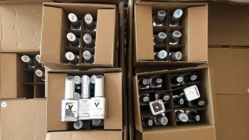 Quảng Ninh: Thu giữ hơn 1.000 sản phẩm mỹ phẩm, giày thể thao nhập lậu