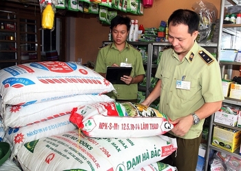 Tổng cục Quản lý thị trường và Cục Bảo vệ thực vật ký kết phối hợp đấu tranh, ngăn chặn hàng giả