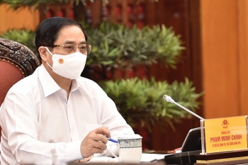 Thủ tướng ký ban hành Nghị quyết về mua vaccine COVID-19