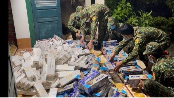 An Giang: Bắt giữ đối tượng cùng 3.400 bao thuốc lá ngoại nhập lậu