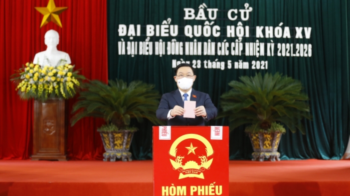 Chủ tịch Quốc hội Vương Đình Huệ bỏ phiếu bầu cử tại Hải Phòng