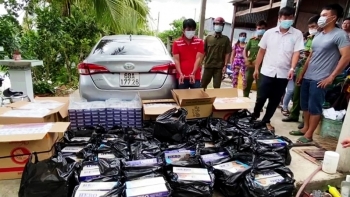 An Giang: Bắt giữ xe ôtô vận chuyển 7.800 bao thuốc lá lậu