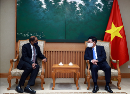 Singapore là nhà đầu tư nước ngoài lớn nhất tại Việt Nam trong 4 tháng đầu năm 2021 với tổng vốn đầu tư trên 4,8 tỷ USD, chiếm gần 39,6% tổng vốn đầu tư vào Việt Nam. Ảnh: VGP/Hải Minh