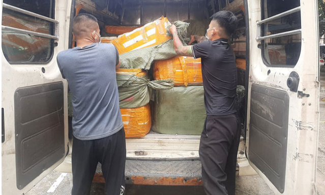 Xe chở hơn 1 tấn nội tạng lợn