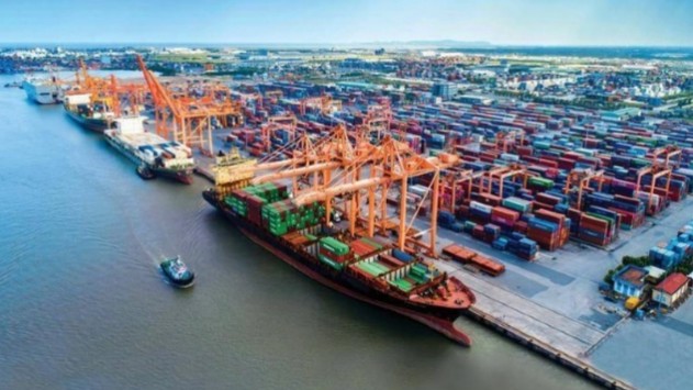 Kim ngạch xuất nhập khẩu 4 tháng đạt 242 tỷ USD