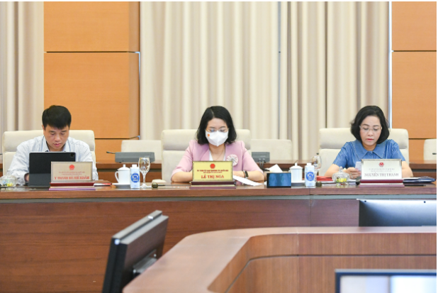 Các Ủy viên Ủy ban Thường vụ Quốc hội tham dự Phiên họp. Các Ủy viên Ủy ban Thường vụ Quốc hội tham dự Phiên họp.