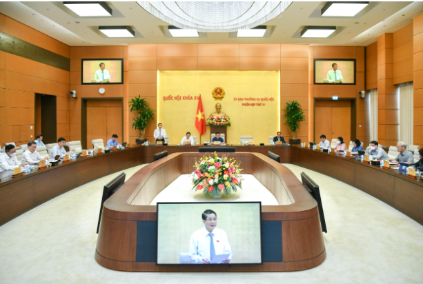 Toàn cảnh Ủy ban Thường vụ Quốc hội xem xét việc dự kiến phương án phân bổ vốn ngân sách trung ương giai đoạn 2021 - 2025 và năm 2022 cho các bộ, cơ quan trung ương và địa phương thực hiện 03 chương trình mục tiêu quốc gia. Toàn cảnh Ủy ban Thường vụ Quốc hội xem xét việc dự kiến phương án phân bổ vốn ngân sách trung ương giai đoạn 2021 - 2025 và năm 2022 cho các bộ, cơ quan trung ương và địa phương thực hiện 03 chương trình mục tiêu quốc gia.