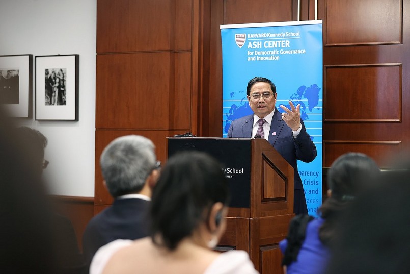 Thủ tướng nêu rõ mục tiêu chiến lược phát triển đất nước của Việt Nam: Đến năm 2030: là nước đang phát triển, có công nghiệp hiện đại, thu nhập trung bình cao; đến năm 2045: trở thành nước phát triển, thu nhập cao - Ảnh: VGP