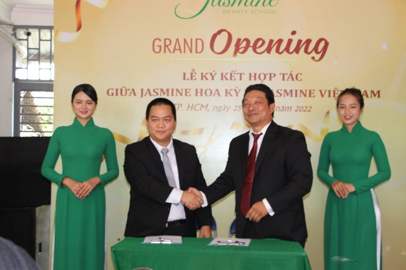 Ký kết đào tạo nghề giữa Jasmine Hoa Kỳ và Jasmine Beauty Việt Nam.