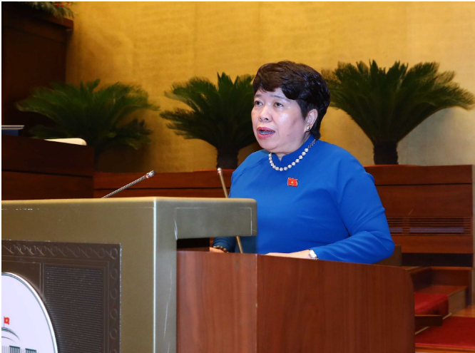 Chủ nhiệm Ủy ban Xã hội Nguyễn Thúy Anh trình bày báo cáo thẩm tra Chủ nhiệm Ủy ban Xã hội Nguyễn Thúy Anh trình bày báo cáo thẩm tra