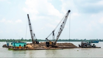 Phó Thủ tướng yêu cầu tăng cường quản lý hoạt động khai thác cát