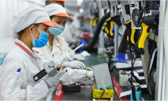 Xuất khẩu của khối DN FDI từ đầu năm đến 15/5 đạt 98,8 tỷ USD, xuất siêu 10,3 tỷ USD. Xuất khẩu của khối DN FDI từ đầu năm đến 15/5 đạt 98,8 tỷ USD, xuất siêu 10,3 tỷ USD.