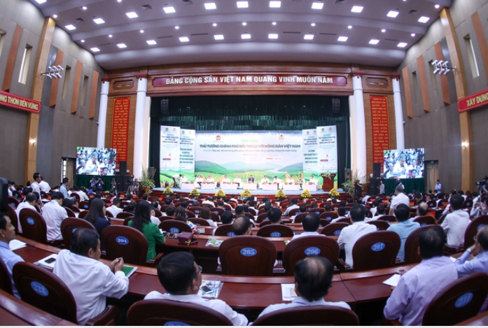 Quang cảnh cuộc đối thoại tại đầu cầu tỉnh Sơn La.