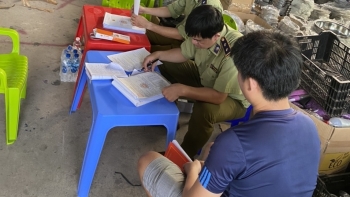 Vĩnh Long: Tạm giữ hàng nghìn sản phẩm gia dụng không nguồn gốc, xuất xứ