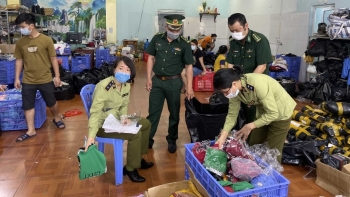 Quảng Ninh: Liên tiếp phát hiện kho chứa nhiều sản phẩm quần áo, thực phẩm, mỹ phẩm nhập lậu