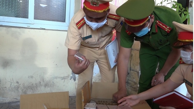 Hà Nội: Bắt giữ hàng trăm chiếc điện thoại không rõ nguồn gốc, xuất xứ