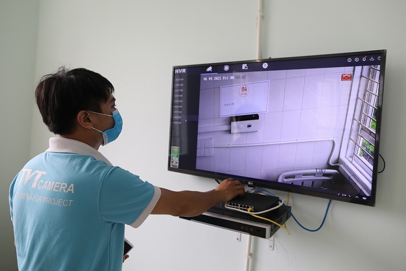 Hệ thống 54 camera tại 4 tầng được truyền về phòng điều hành (2)