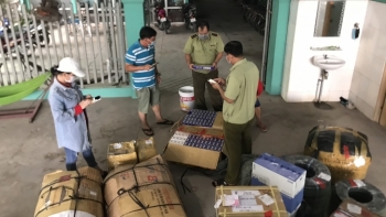 Vĩnh Long: Phát hiện 1.400 bao thuốc lá điếu nhập lậu và nhiều hàng hóa không rõ nguồn gốc