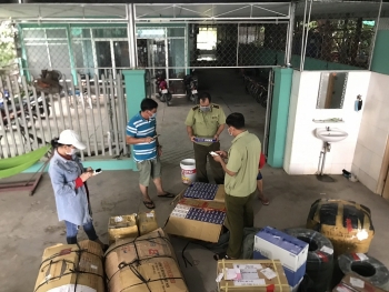 Vĩnh Long: Phát hiện 1.400 bao thuốc lá điếu nhập lậu và nhiều hàng hóa không rõ nguồn gốc