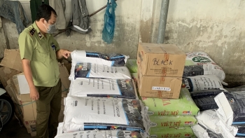 Vĩnh Long: Phát hiện 100 bao bột trét tường có dấu hiệu giả mạo nhãn hiệu Dulux