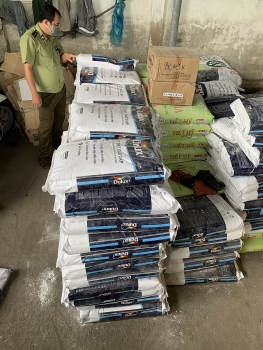 Vĩnh Long: Phát hiện 100 bao bột trét tường có dấu hiệu giả mạo nhãn hiệu Dulux