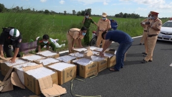 Kiên Giang: Bắt giữ 10.000 bao thuốc lá lậu trên cao tốc Lộ Tẻ - Rạch Sỏi
