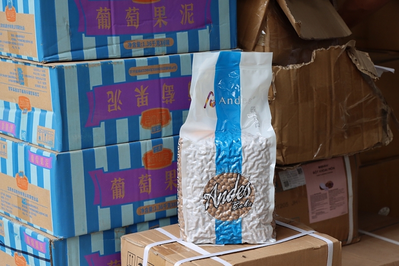 ... và nguyên liệu chế biến trà sữa đang được xác minh nguồn gốc nhập khẩu hợp pháp