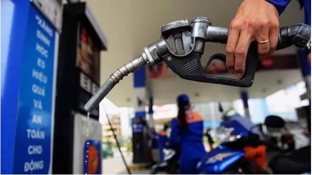 Ngày mai, xăng dầu tiếp tục tăng giá?