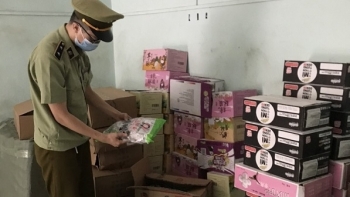 Lào Cai: Thu giữ gần 400 sản phẩm thực phẩm đóng gói sẵn nhập lậu