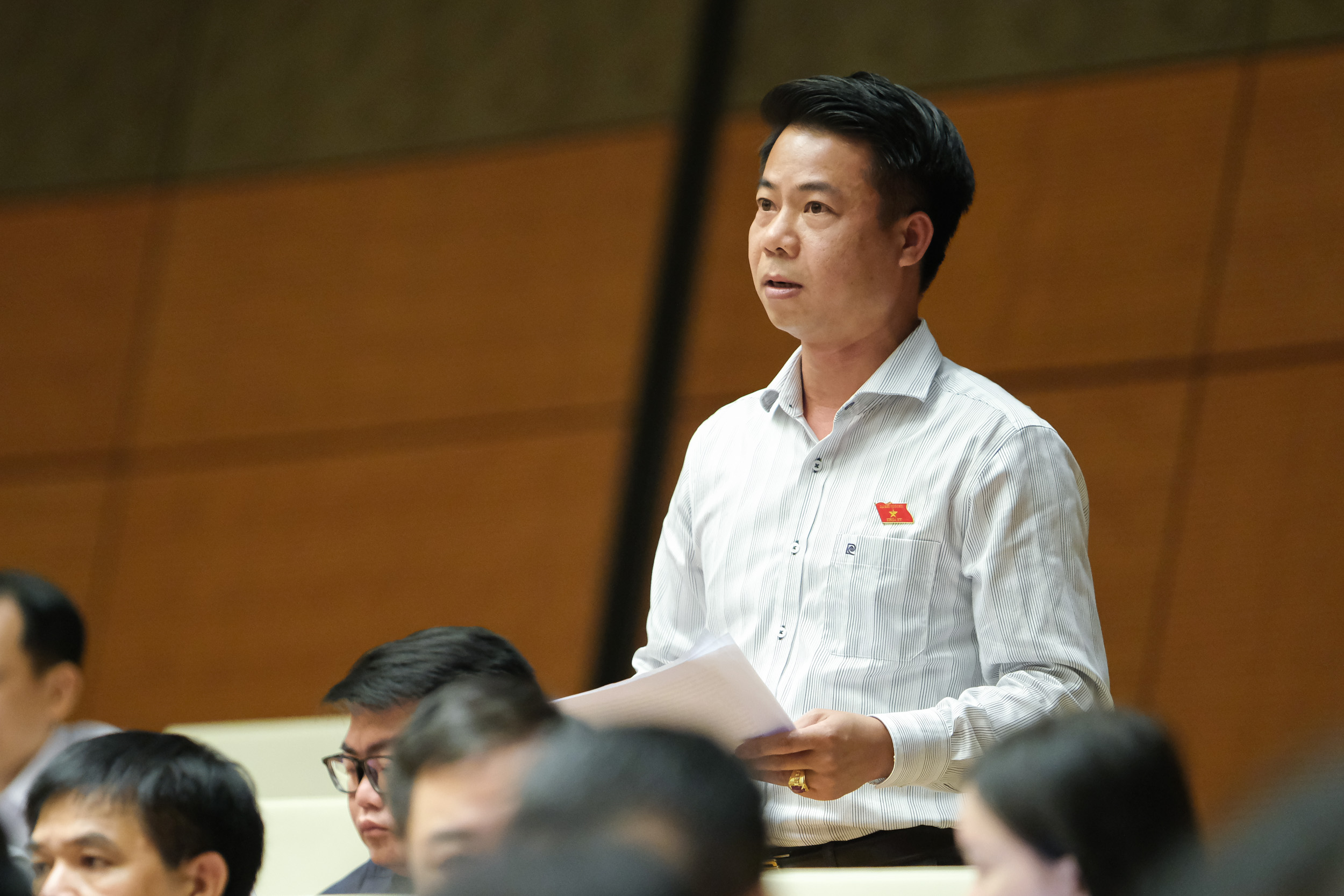 Phát biểu tại hội trường, đại biểu Hoàng Quốc Khánh - đoàn ĐBQH tỉnh Lai Châu