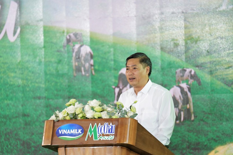 Ông Nguyễn Hữu Đông - Ủy viên BCH Trung ương Đảng, Bí thư Tỉnh ủy tỉnh Sơn La phát biểu và đánh giá cao về dự án do Vinamilk, Mộc Châu Milk đầu tư tại Mộc Châu. Ông Nguyễn Hữu Đông - Ủy viên BCH Trung ương Đảng, Bí thư Tỉnh ủy tỉnh Sơn La phát biểu và đánh giá cao về dự án do Vinamilk, Mộc Châu Milk đầu tư tại Mộc Châu.