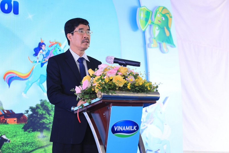 Ông Nguyễn Quốc Khánh – Giám đốc Điều hành Nghiên cứu & Phát triển của Vinamilk chia sẻ sự vinh dự khi được đồng hành cùng Hiệp Hội Sữa đem đến cho phụ huynh và các em nhỏ một sự kiện với nhiều hoạt động ý nghĩa nhân Ngày sữa Thế giới, cũng là “Tết thiếu nhi”. Ông Nguyễn Quốc Khánh – Giám đốc Điều hành Nghiên cứu & Phát triển của Vinamilk chia sẻ sự vinh dự khi được đồng hành cùng Hiệp Hội Sữa đem đến cho phụ huynh và các em nhỏ một sự kiện với nhiều hoạt động ý nghĩa nhân Ngày sữa Thế giới, cũng là “Tết thiếu nhi”.