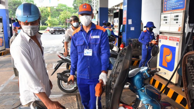 Thủ tướng yêu cầu theo dõi kỹ thông tin nhập khẩu xăng dầu từ Malaysia