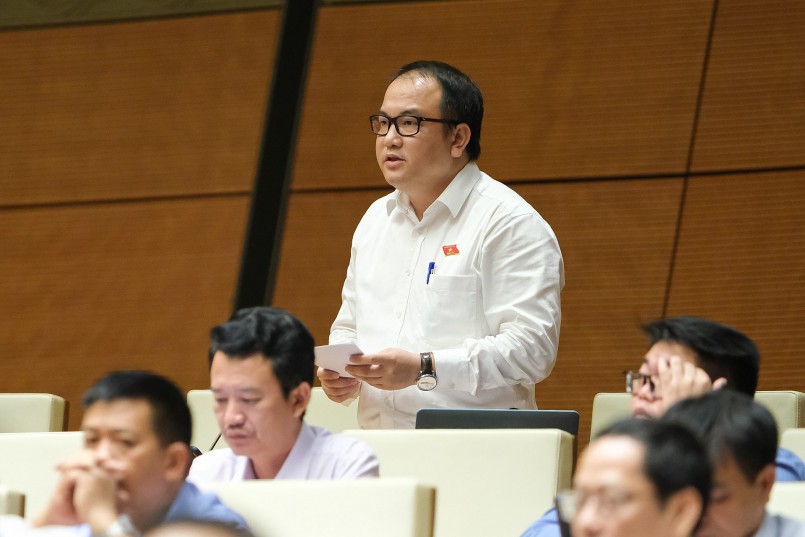 Đại biểu Nguyễn Trọng Nghĩa – Đoàn ĐBQH tỉnh Lạng Sơn phát biểu