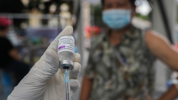 Đại dịch COVID-19 chưa kết thúc, vaccine vẫn là 'vũ khí chiến lược' chống dịch